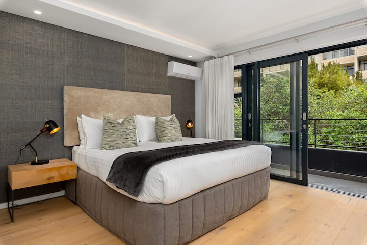 2 Bedroom Property for Sale in Sea Point Western Cape